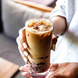 آیس لاته توت فرنگی